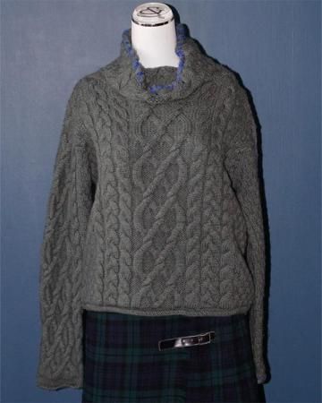 Sheeps Remake / turtleneck embroidery sweater