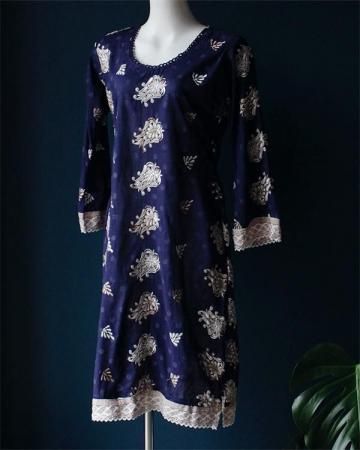 Dot embroidery slit dress