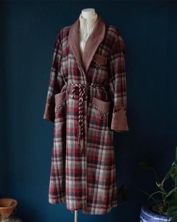 Smoking red-checkered gown(made in England)