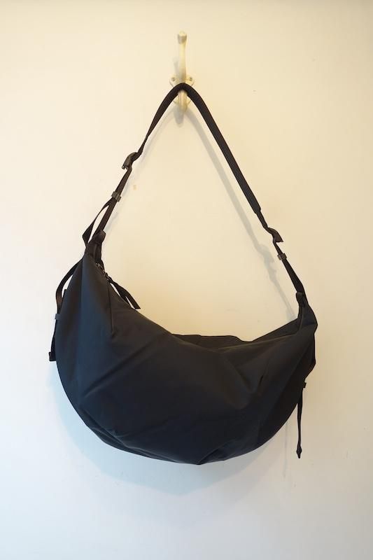 【美品】Blankof for Graphpaper ビッグショルダーバッグ 差がつく大人の黒バッグ】グラフペーパーと韓国発「ブランコフ