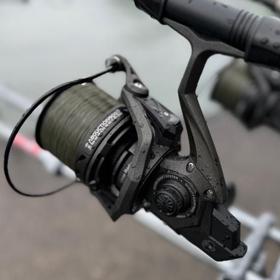 ABDUCTION9000 | ビッグピットリール - CarpQuest OnlineShop