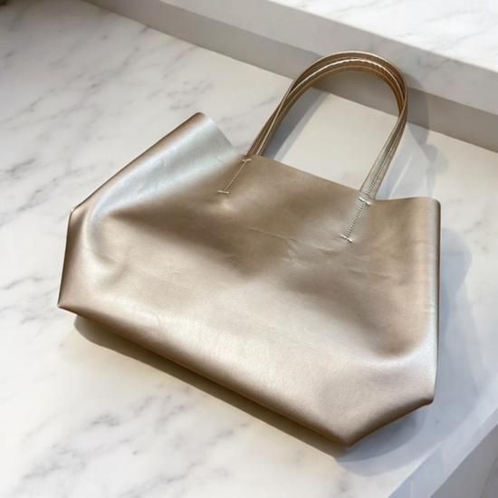 ����������A4�ե������б� ����ȥ���� ��Ť�ǿ��ޤ���ȡ��ȥХå� ��240g PU���ࡼ���쥶���ʥԥ󥯥�����ɡ�