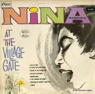 SIMONE, NINA at the village gate GS-5001