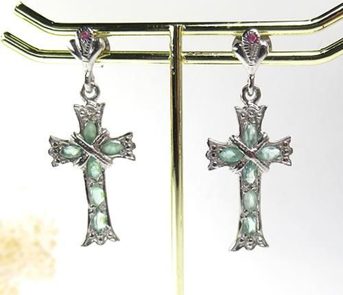 ブラジル産エメラルド4×2mm ルビー1mm クロスピアス14K ホワイトゴールドメッキ    j-emepd005
