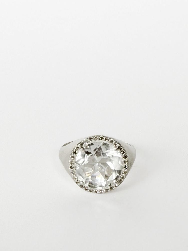 Round crystal ring